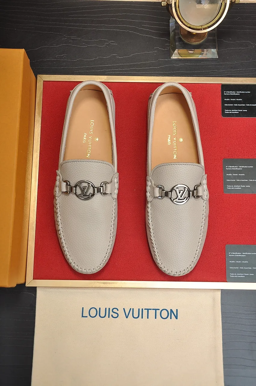 Men's men's shoes 💰420💶 [LV Doudou shoes] (water-dyed cowhide lining) new model is on the market, available on the official website. The new Doudou shoes are processed into single-color materials, and the uppers are made of imported horsehide leather. The body of the shoe is fully hemmed with mark thread, and is lined with imported original cowhide leather. The elegant shoe shape is super suitable for all-matching, and the size is 38-44.